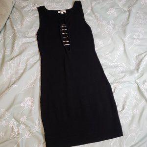 [L] Verty Keyhole Black Dress